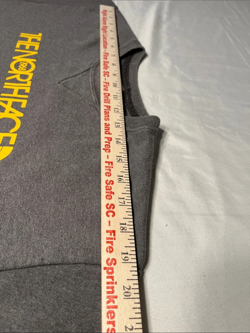 The North Face Mens Large Gray Crewneck Sweatshirt Yellow Logo‎ Pullover